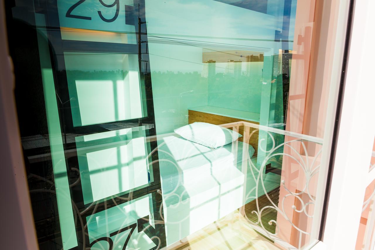 Travel Light Hostel Pattaya Exterior photo